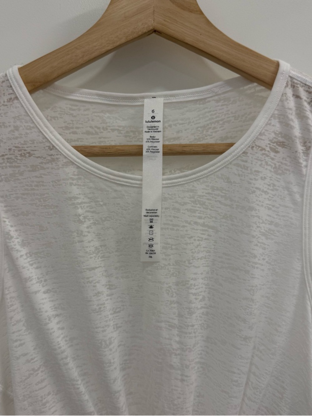 Lululemon Breeze Through Twist Tank in White Twist-Front Sleeveless Top size 6 - Picture 5 of 7